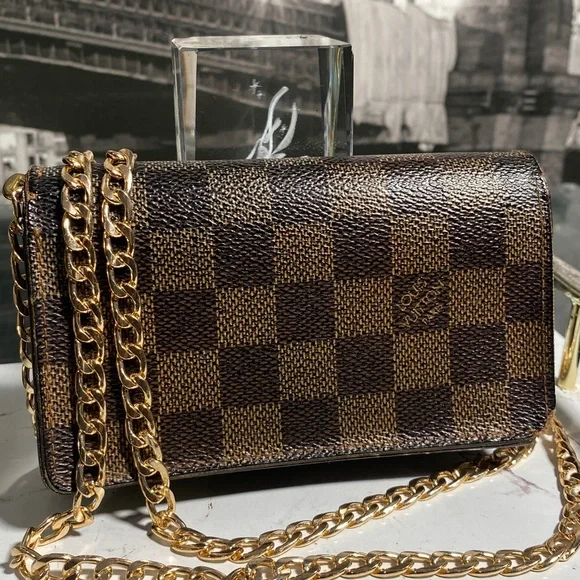 Authentic Louis Vuitton Damier Bifold Zippy Wallet - Picture 4 of 16